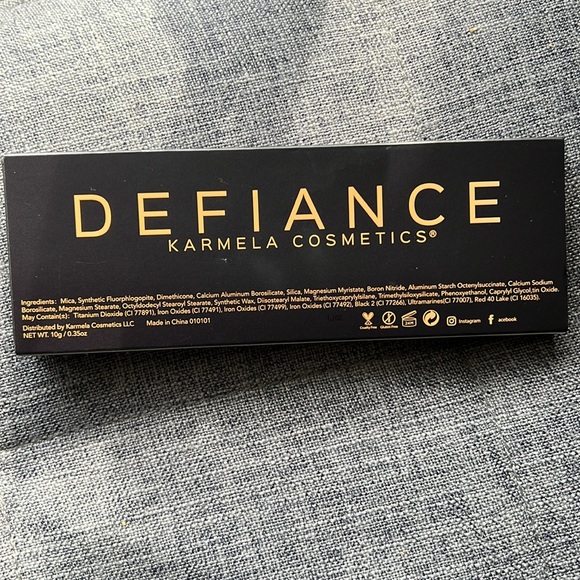 KARMELA COSMETICS - Defiance Palette - Picture 6 of 8
